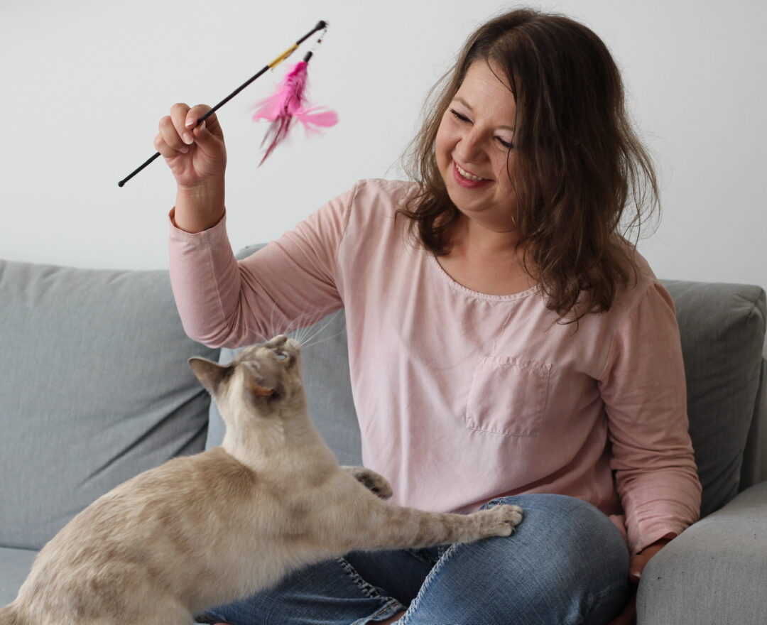 Katrin mit einer Katze